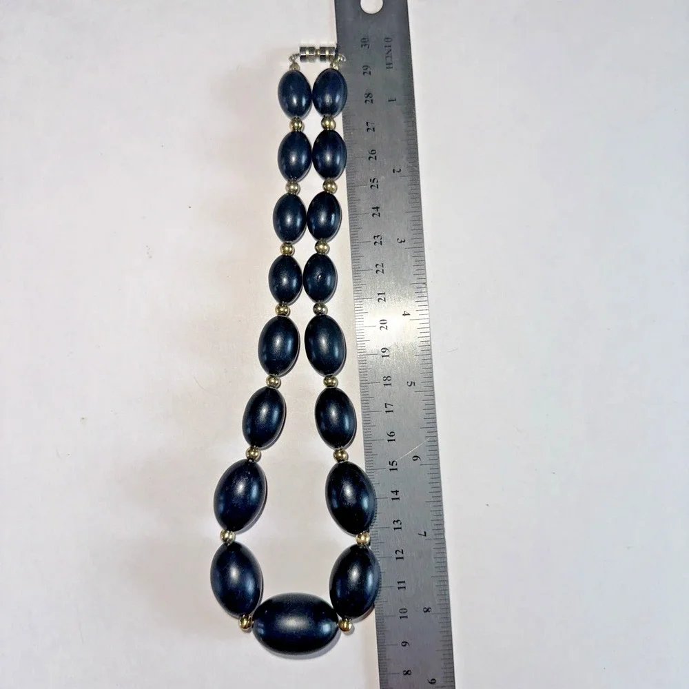 Oval Bead Necklace Women 18in Black Good Chunky Gold Tone Statement